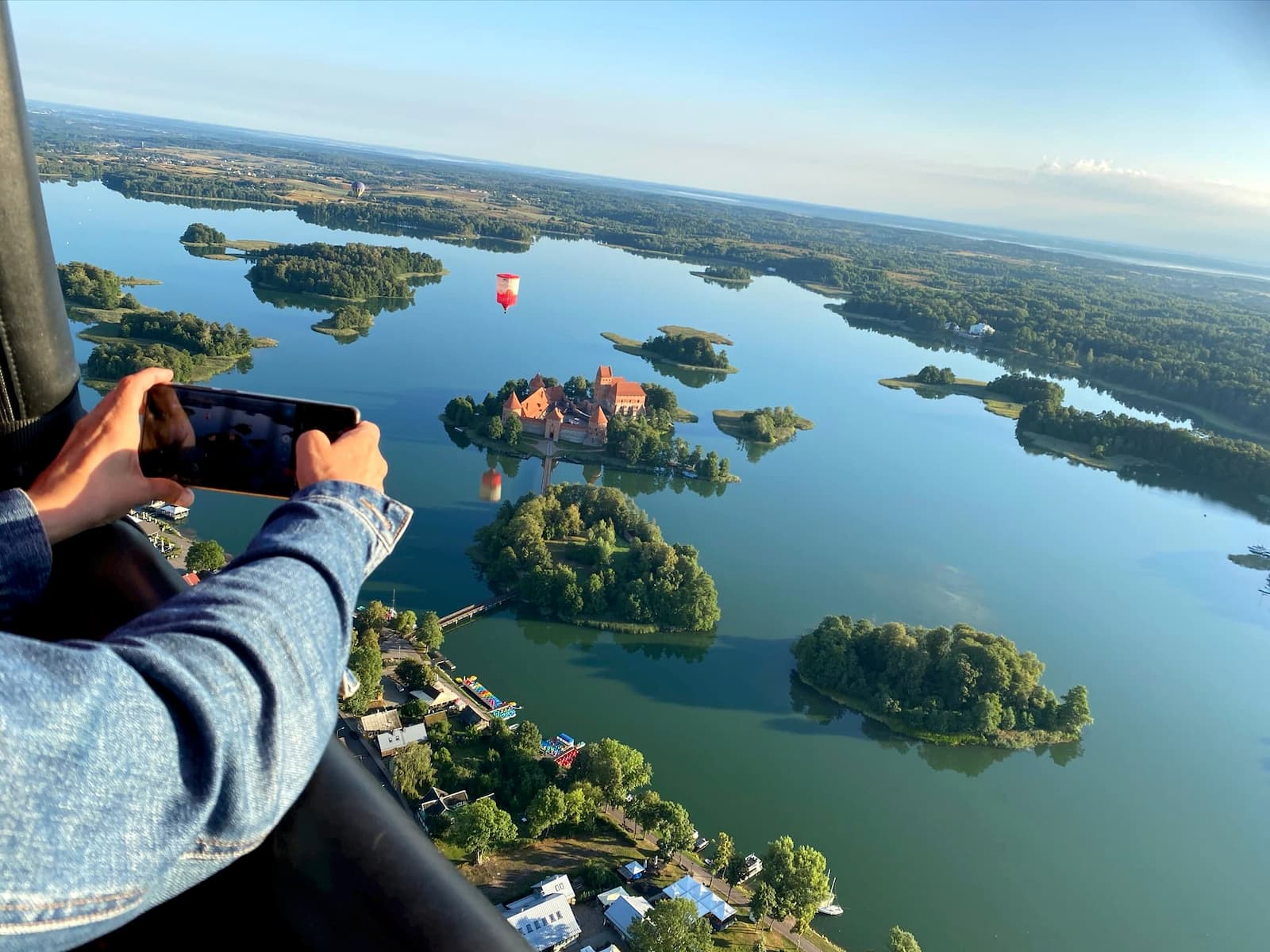 getting-perfect-shot-over-trakai-castle.jpg